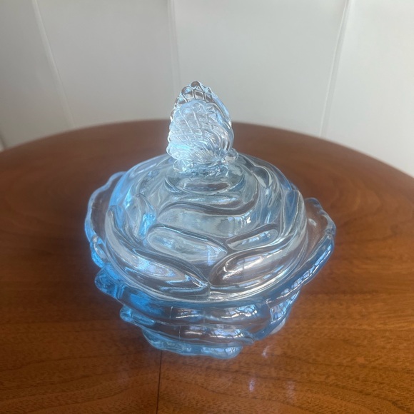 Glass rose and butterfly jewelry box - Picture 9 of 11